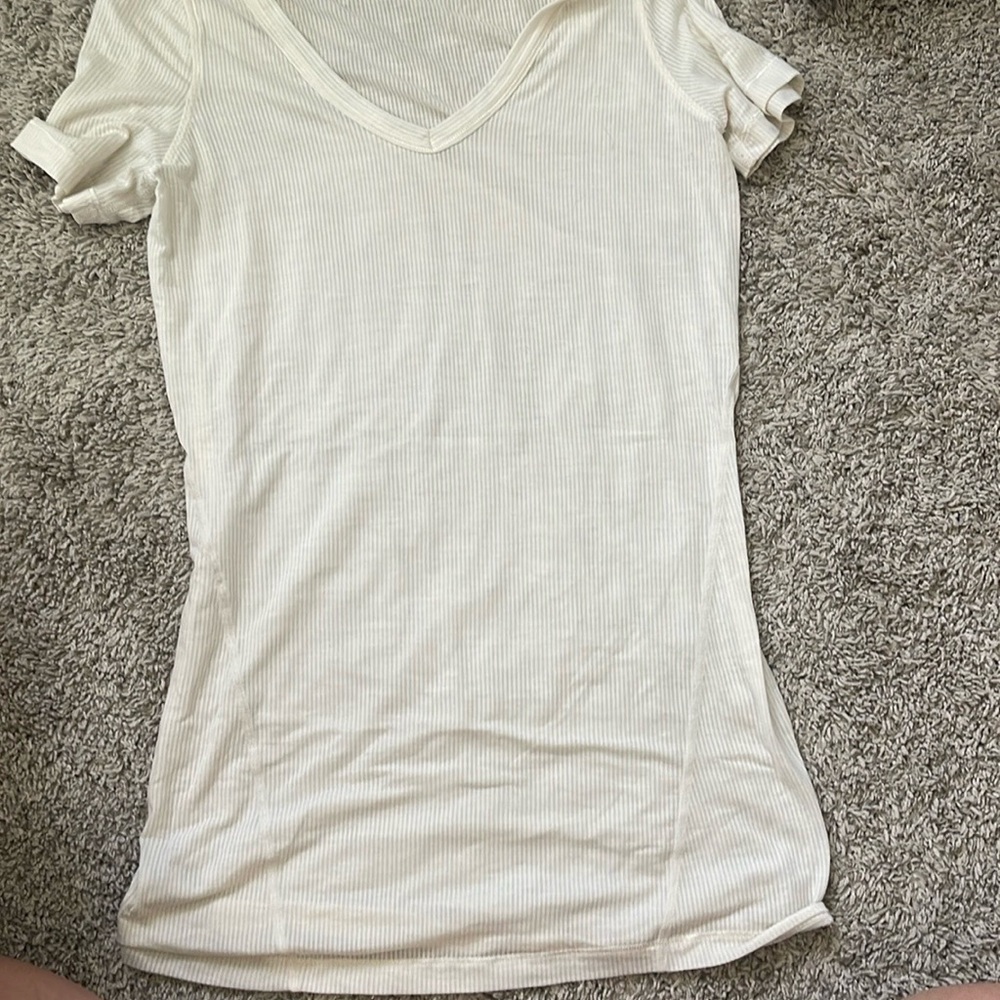 Lululemon Athletica Cream Fitted Short Sleeve Tee